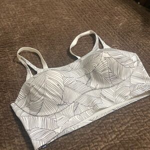 XL Victoria's Secret On Point Sports Bra  Bralette pull on